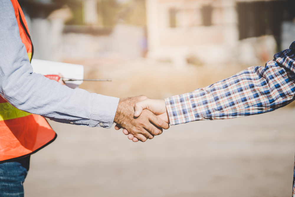 Construction,company,handshaking,with,material,supplier.